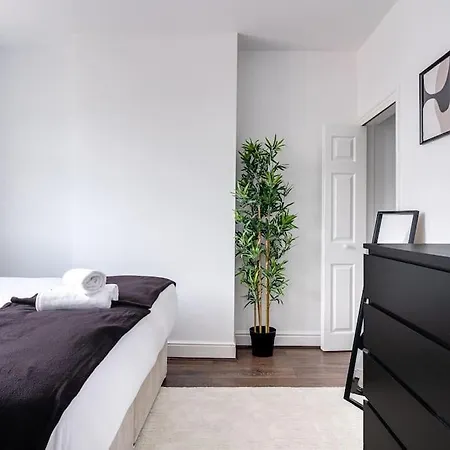 Cozy Nook-Hot Tub, Sleeps 8, Free Parking, Netflix Villa Leicester Exterior photo